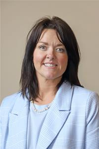 Head and Shoulders Cllr Jackie McCamon